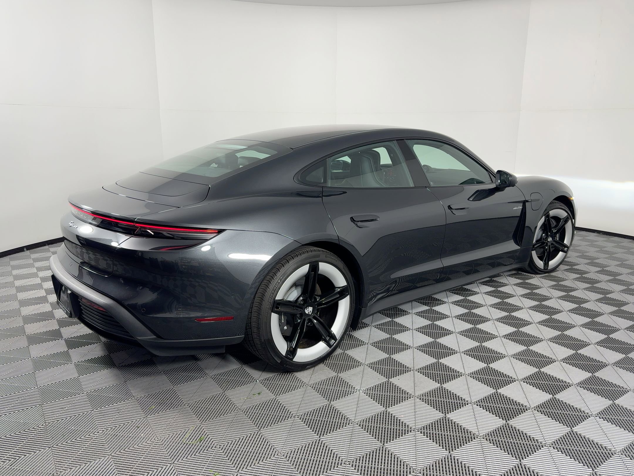 Used 2025 Porsche Taycan RWD image 8