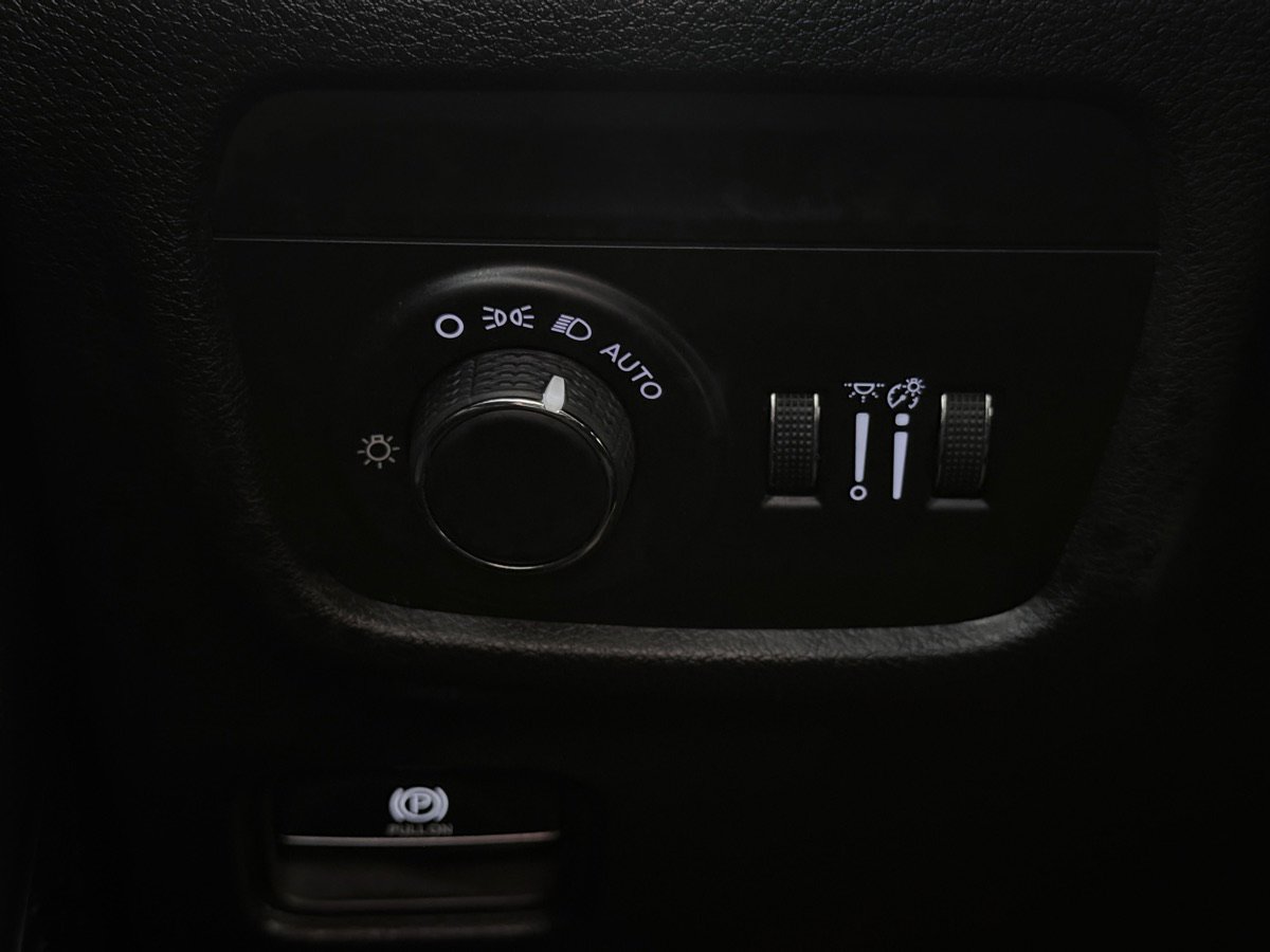 Used 2023 Jeep Grand Cherokee Laredo w/ Luxury Tech Group I image 50