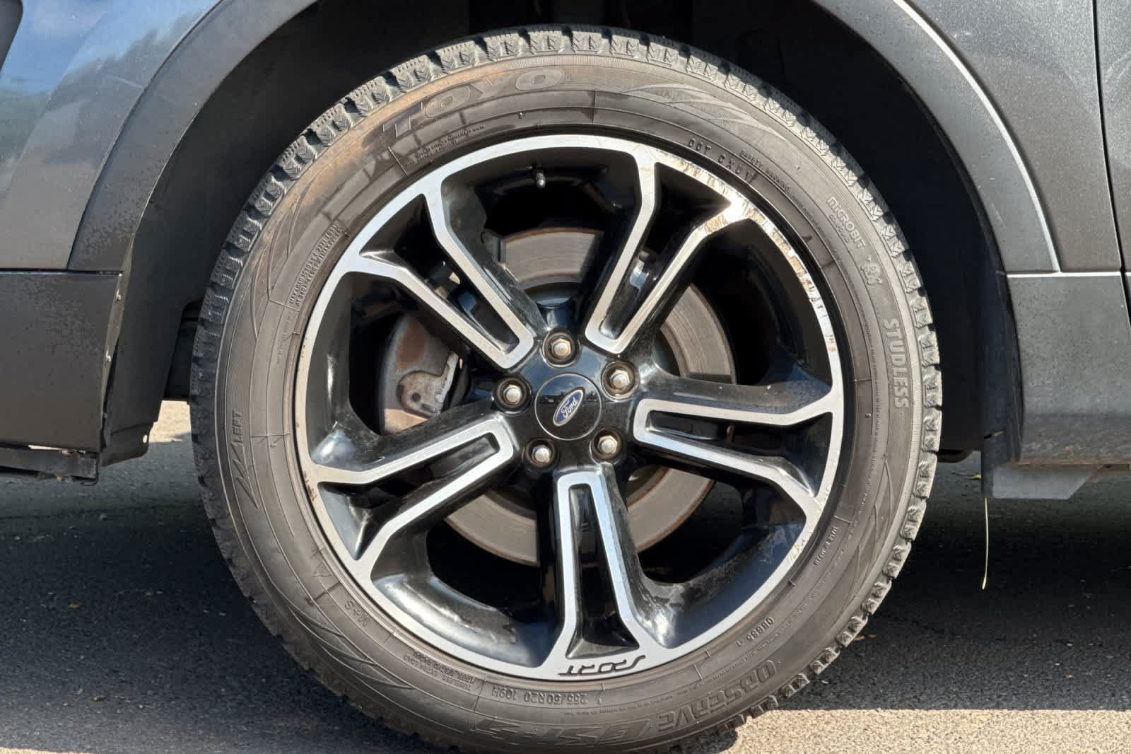 Used 2017 Ford Explorer XLT w/ Equipment Group 202A AWD/4WD image 28