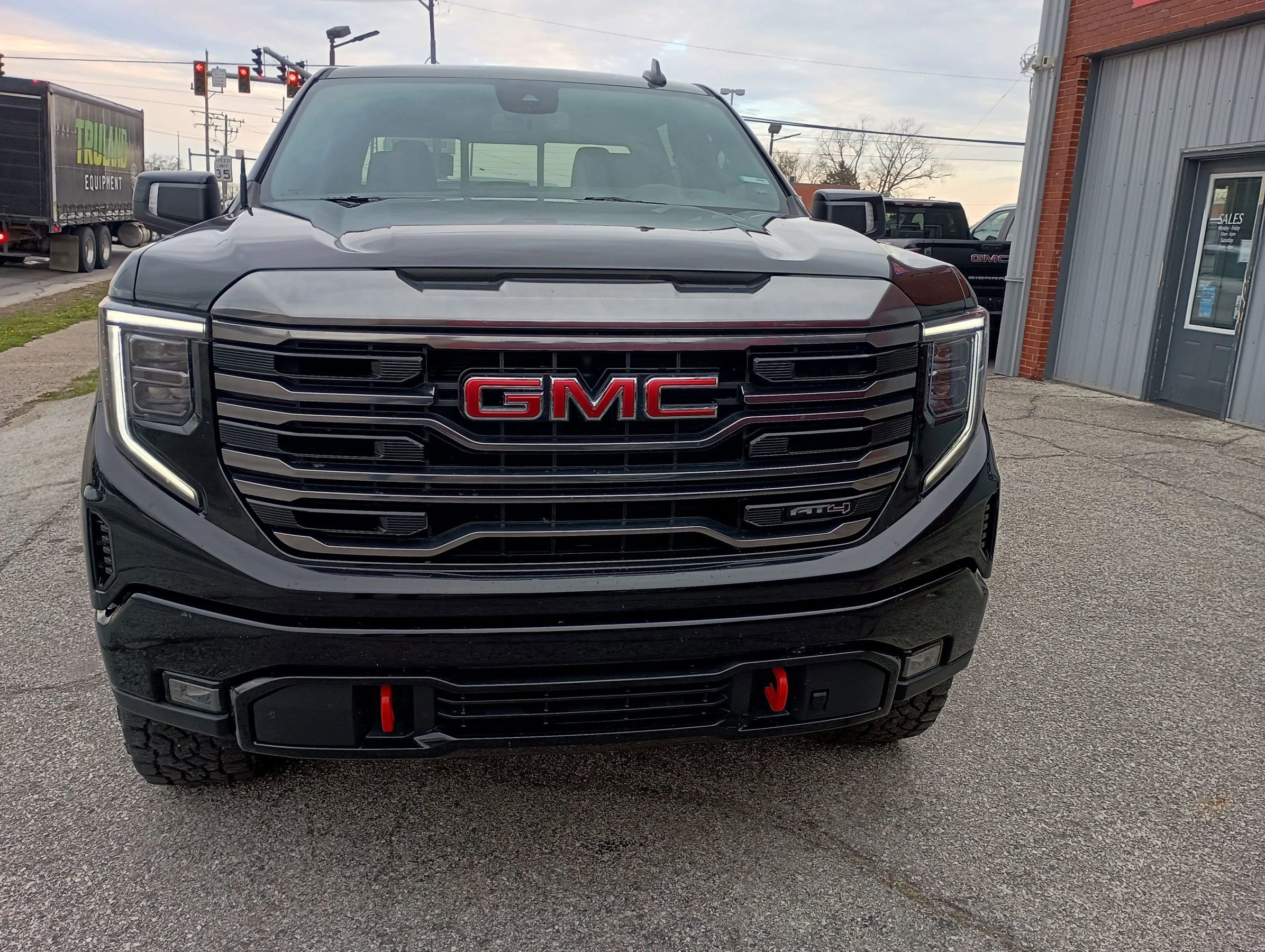 Used 2022 GMC Sierra 1500 AT4 w/ AT4 Preferred Package image 5