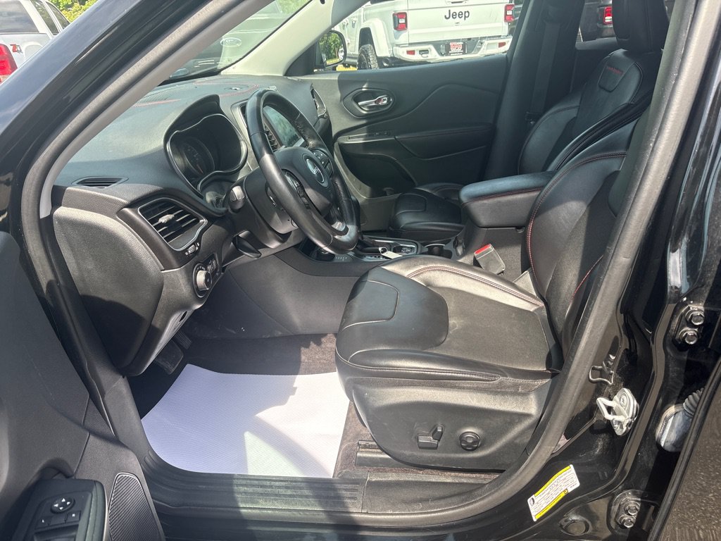 Used 2019 Jeep Cherokee Trailhawk w/ Cold Weather Group AWD/4WD image 10