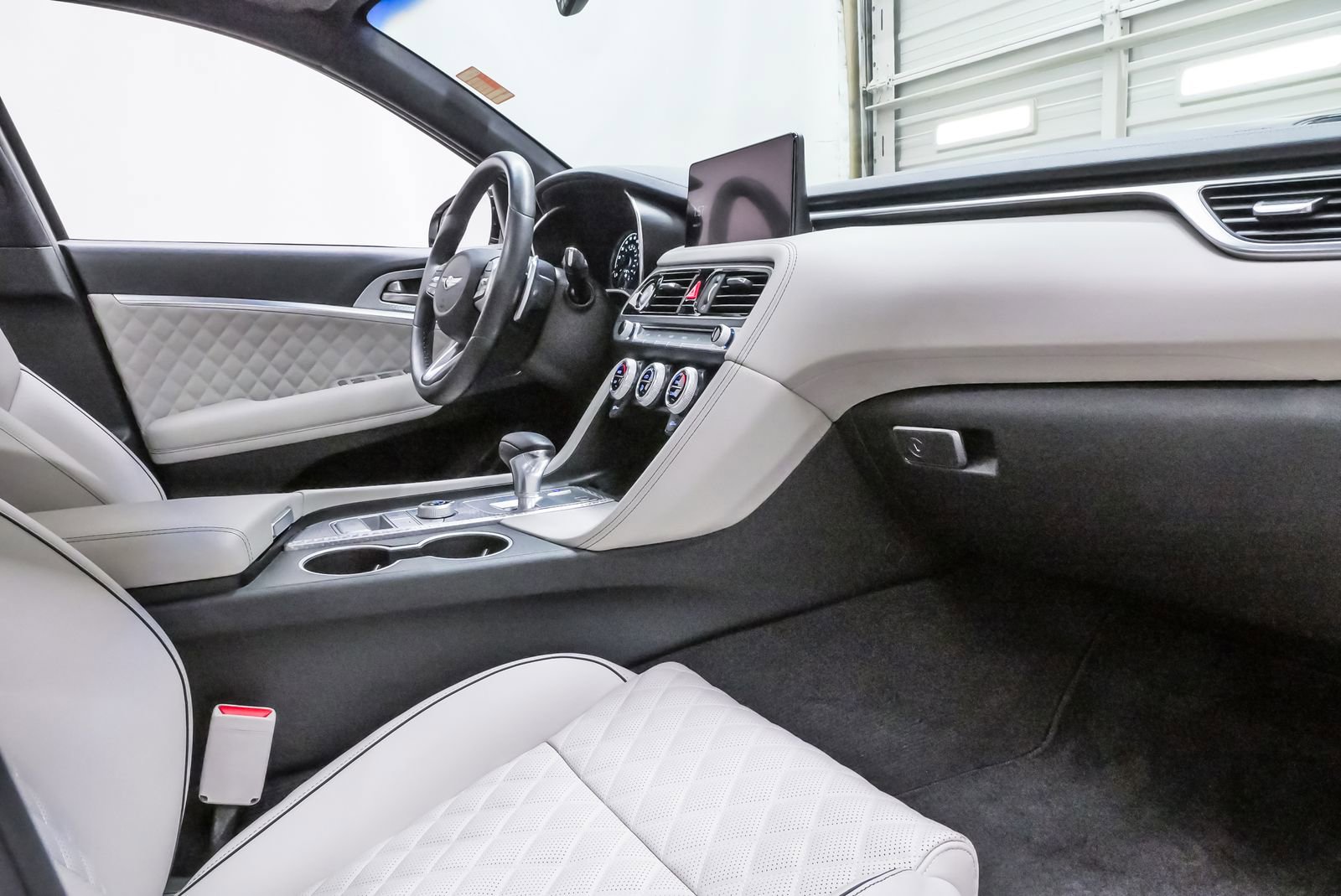 Certified 2022 Genesis G70 3.3T RWD image 13