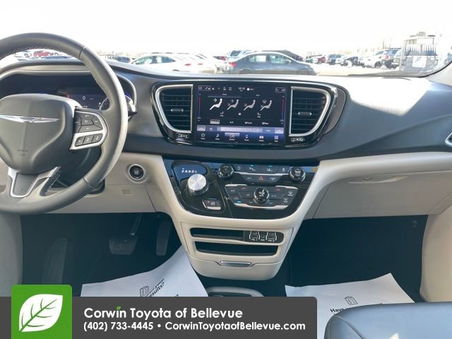 Used 2024 Chrysler Pacifica Touring-L image 22