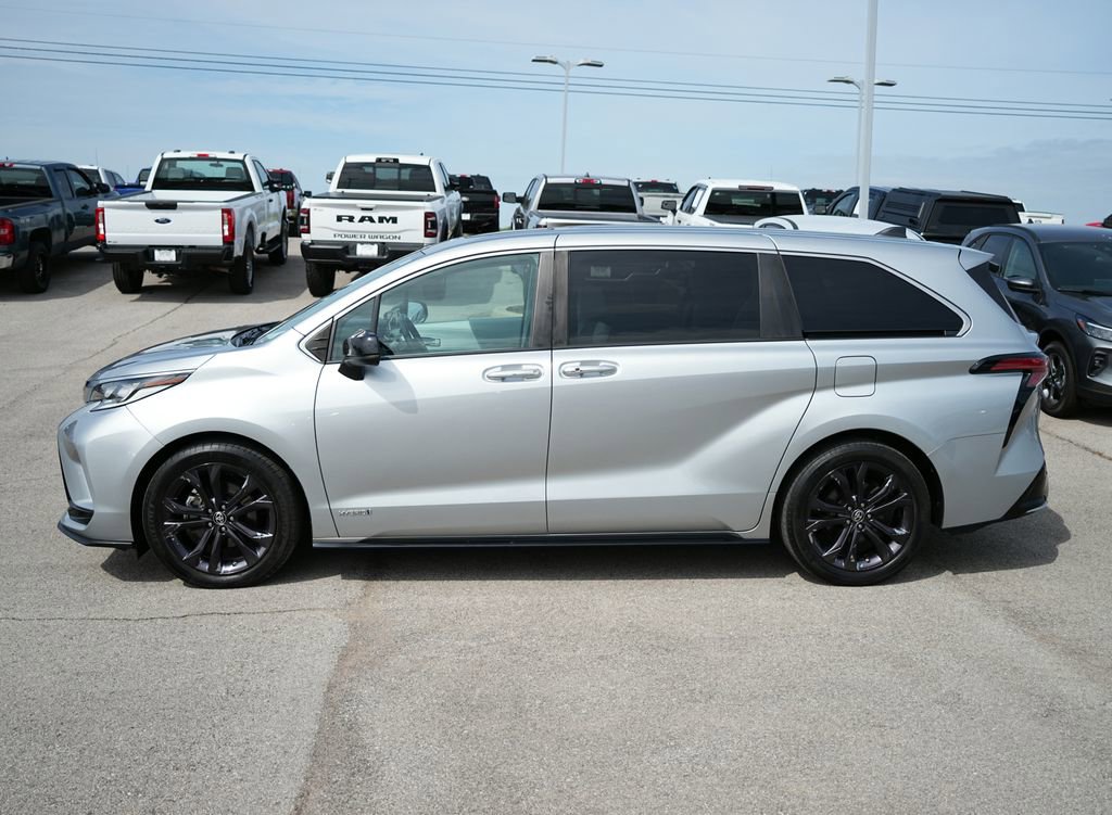 Used 2021 Toyota Sienna XSE FWD image 8