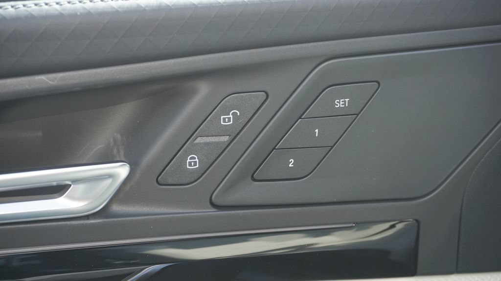 Used 2026 BMW X2 xDrive28i w/ Technology Package AWD/4WD image 9