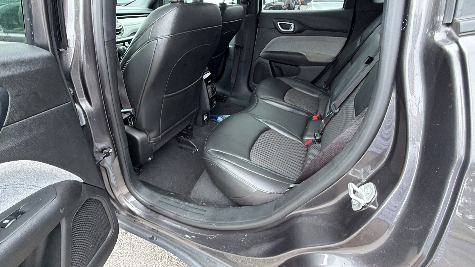 Used 2024 Jeep Compass Latitude AWD/4WD image 23