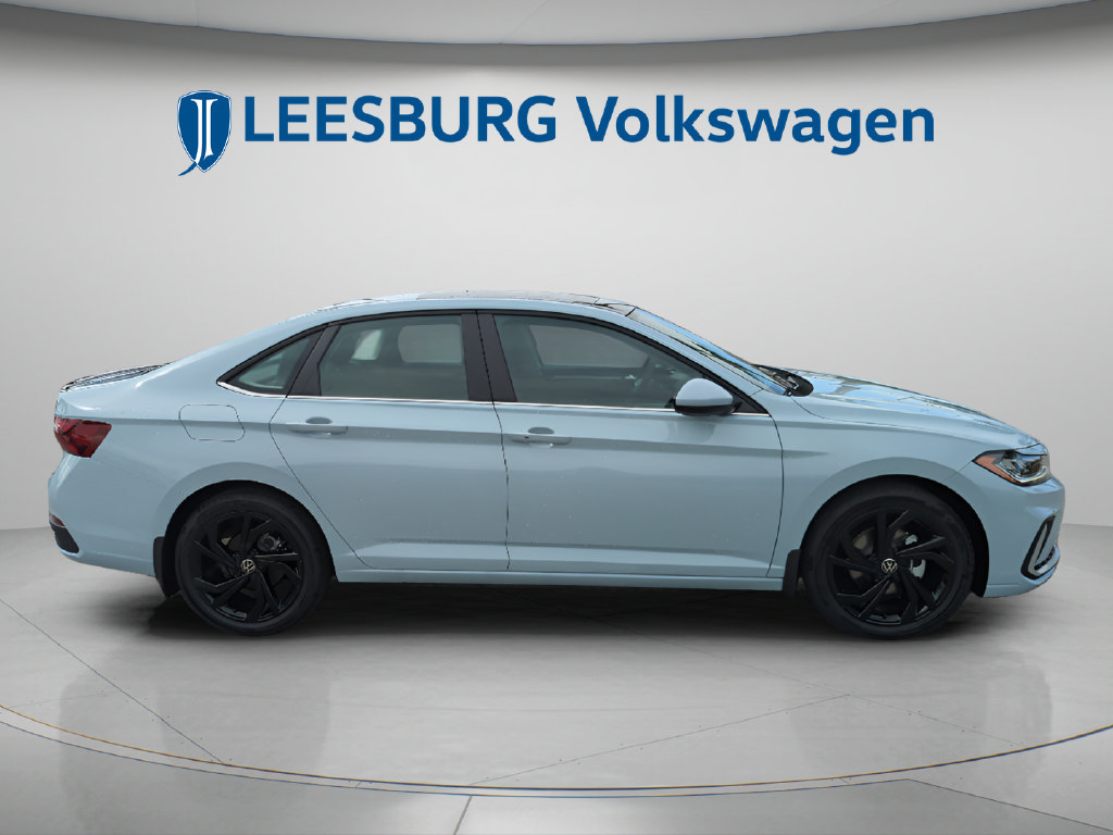 New 2026 Volkswagen Jetta SE FWD image 3