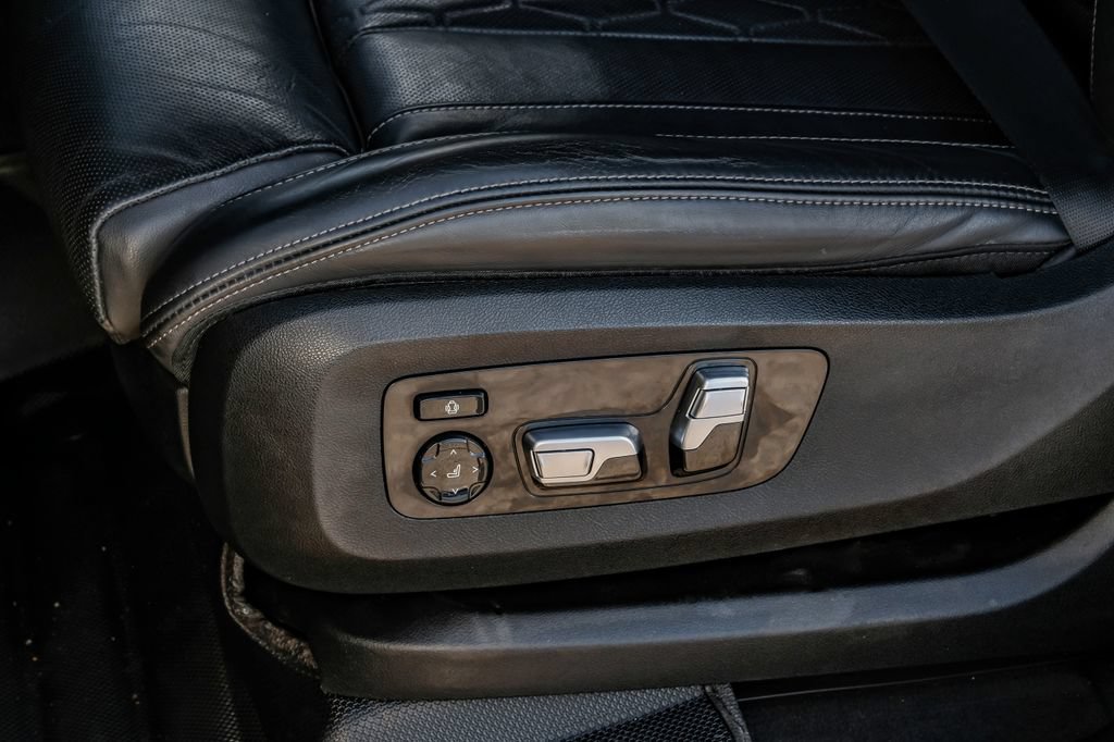 Used 2023 BMW X7 M60i w/ Executive Package AWD/4WD image 35