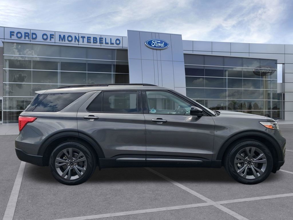 Used 2023 Ford Explorer XLT w/ Equipment Group 202A RWD image 4