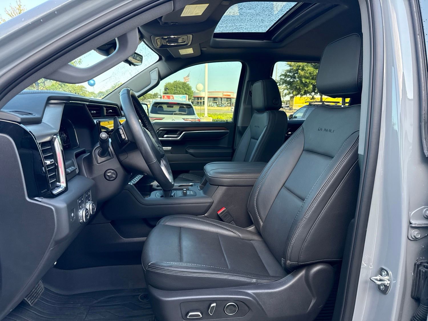 Used 2024 GMC Sierra 1500 Denali w/ Denali Reserve Package AWD/4WD image 7