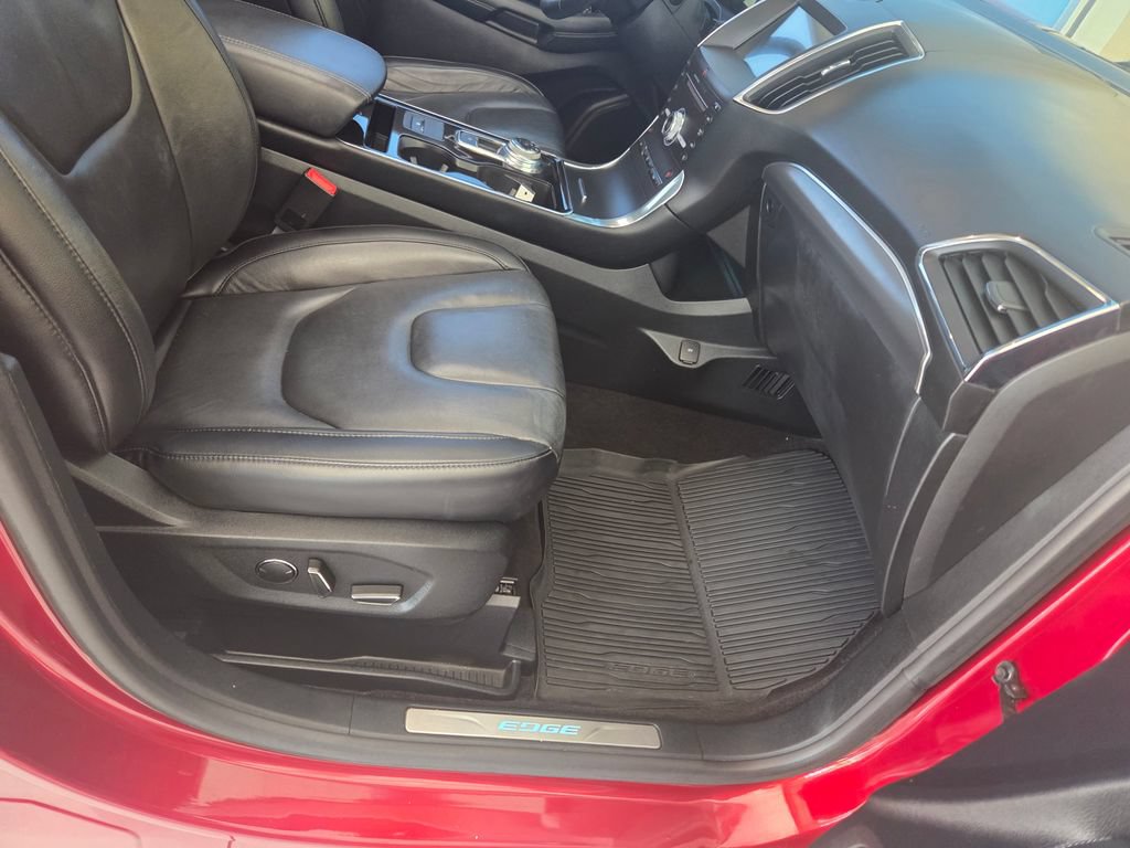 Used 2019 Ford Edge Titanium w/ Cold Weather Package AWD/4WD image 21