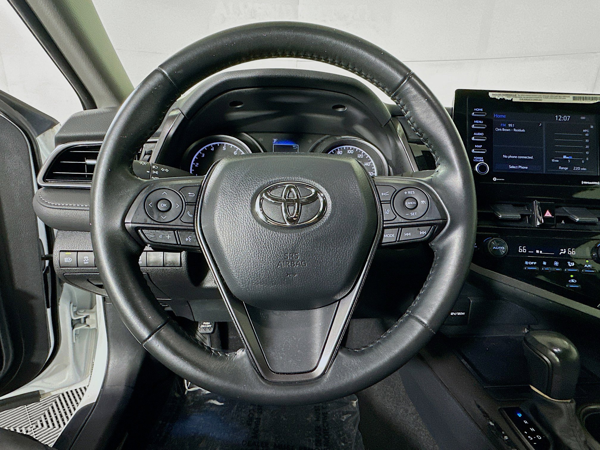 Used 2024 Toyota Camry SE w/ Convenience Package FWD image 15