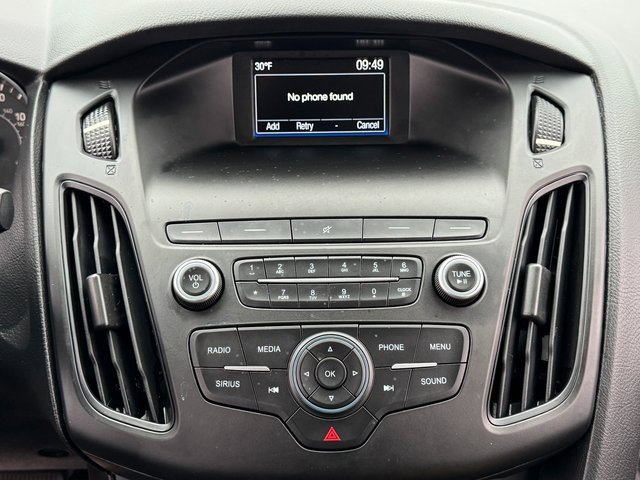 Used 2018 Ford Focus SE w/ SE Appearance Package image 5