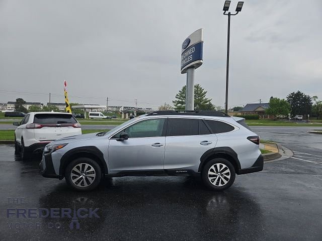 Used 2023 Subaru Outback Premium AWD/4WD image 1