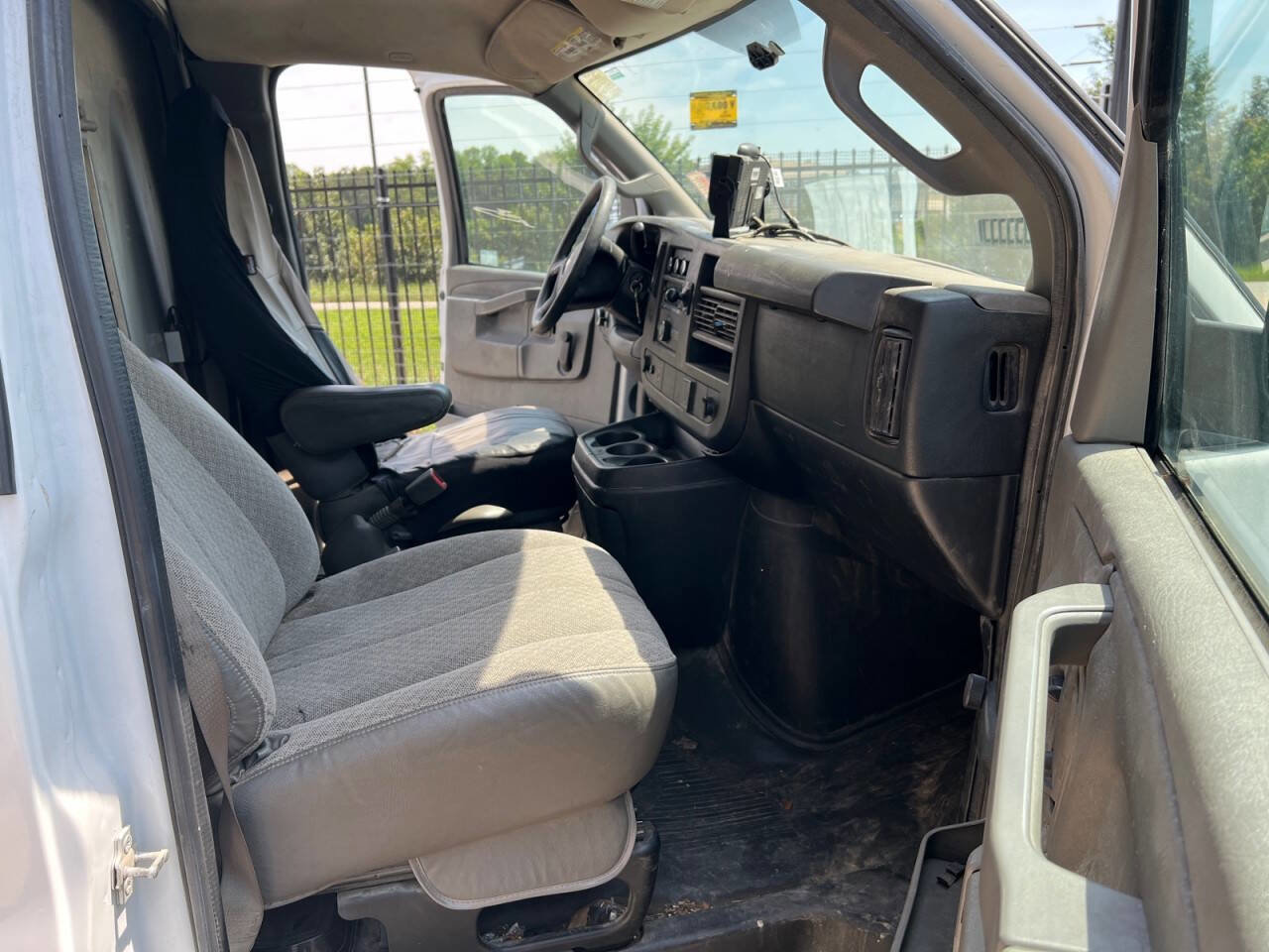 Used 2017 Chevrolet Express 3500 RWD image 16