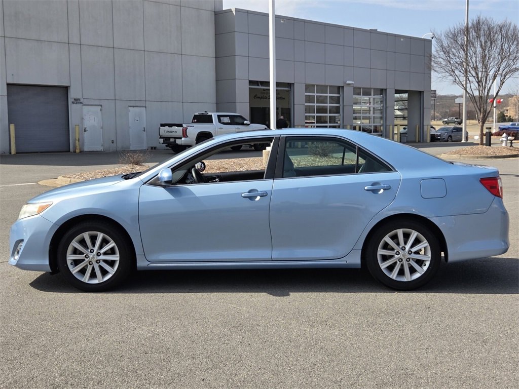 Used 2014 Toyota Camry XLE w/ Leather Package image 2