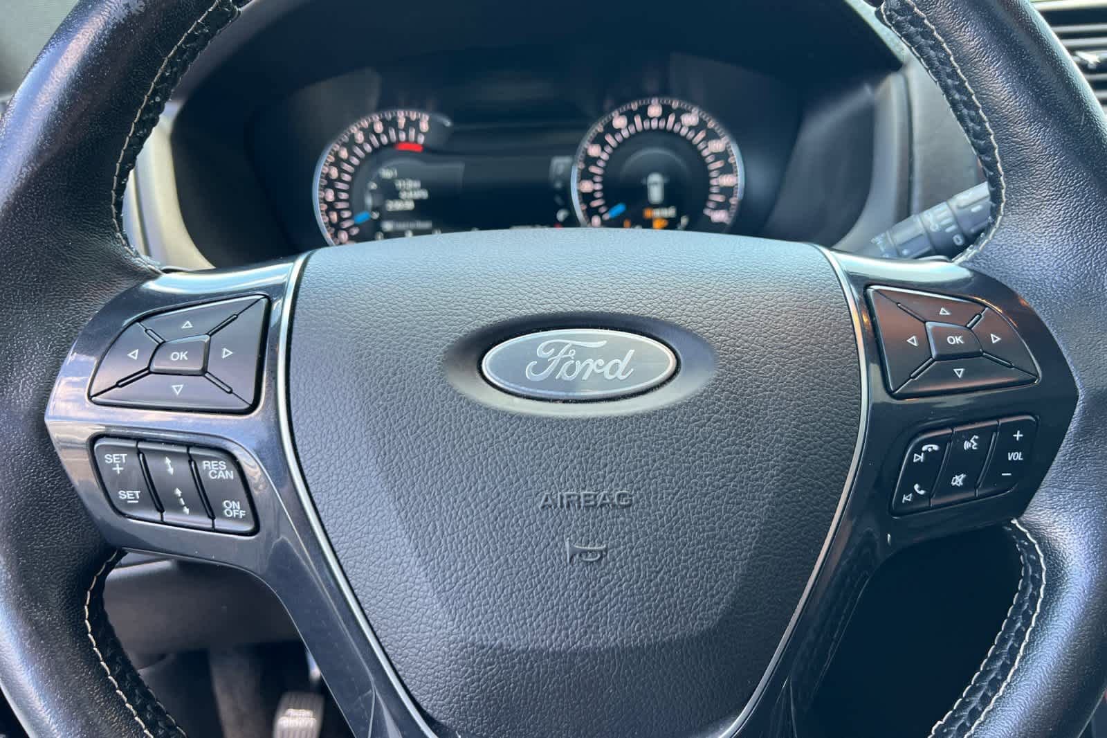 Used 2017 Ford Explorer Platinum image 23