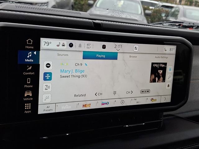 Used 2025 Jeep Wrangler Unlimited Sahara w/ Safety Group image 18