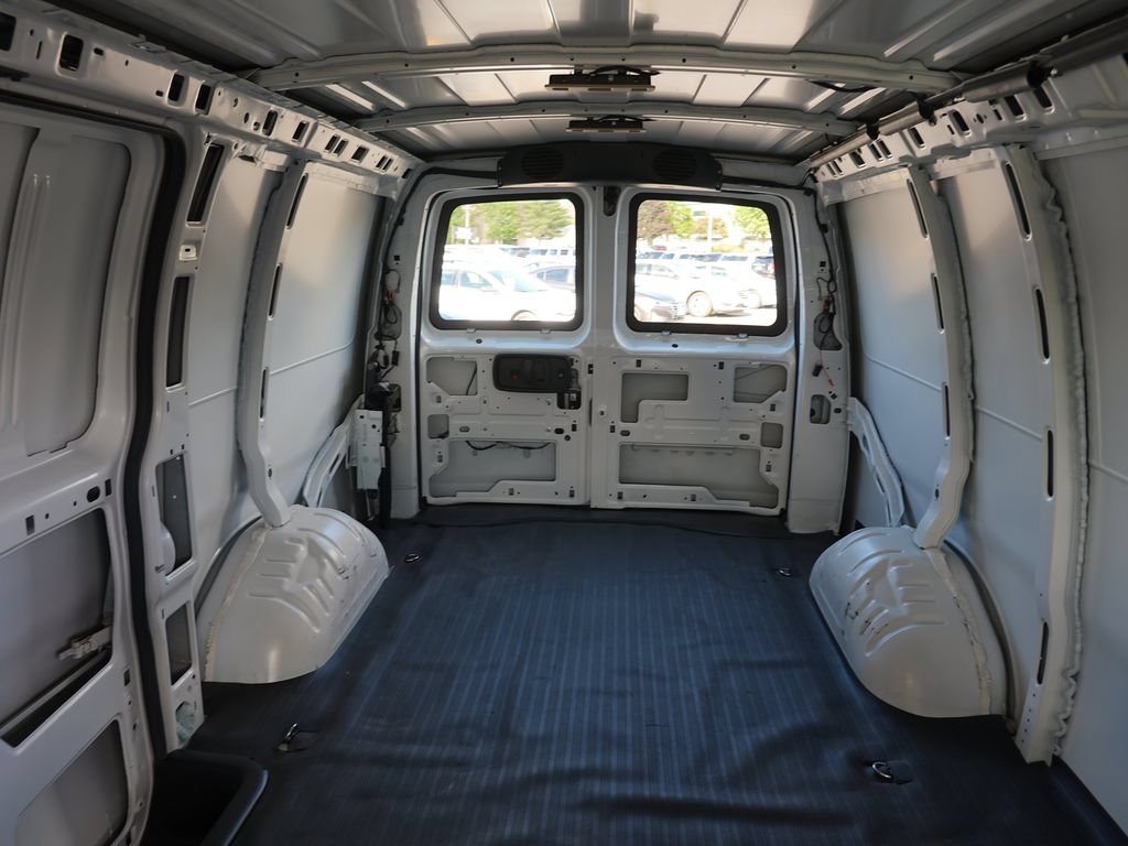 Used 2017 Chevrolet Express 2500 RWD image 24