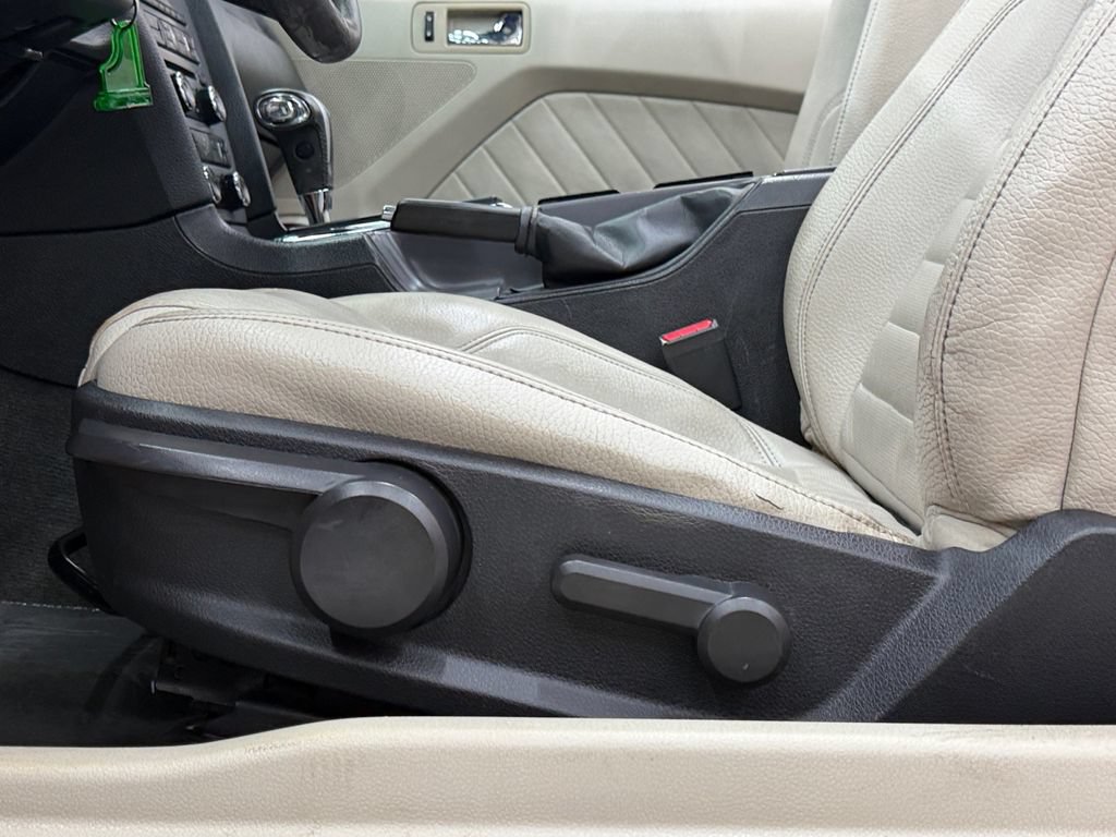 Used 2012 Ford Mustang Convertible RWD image 21