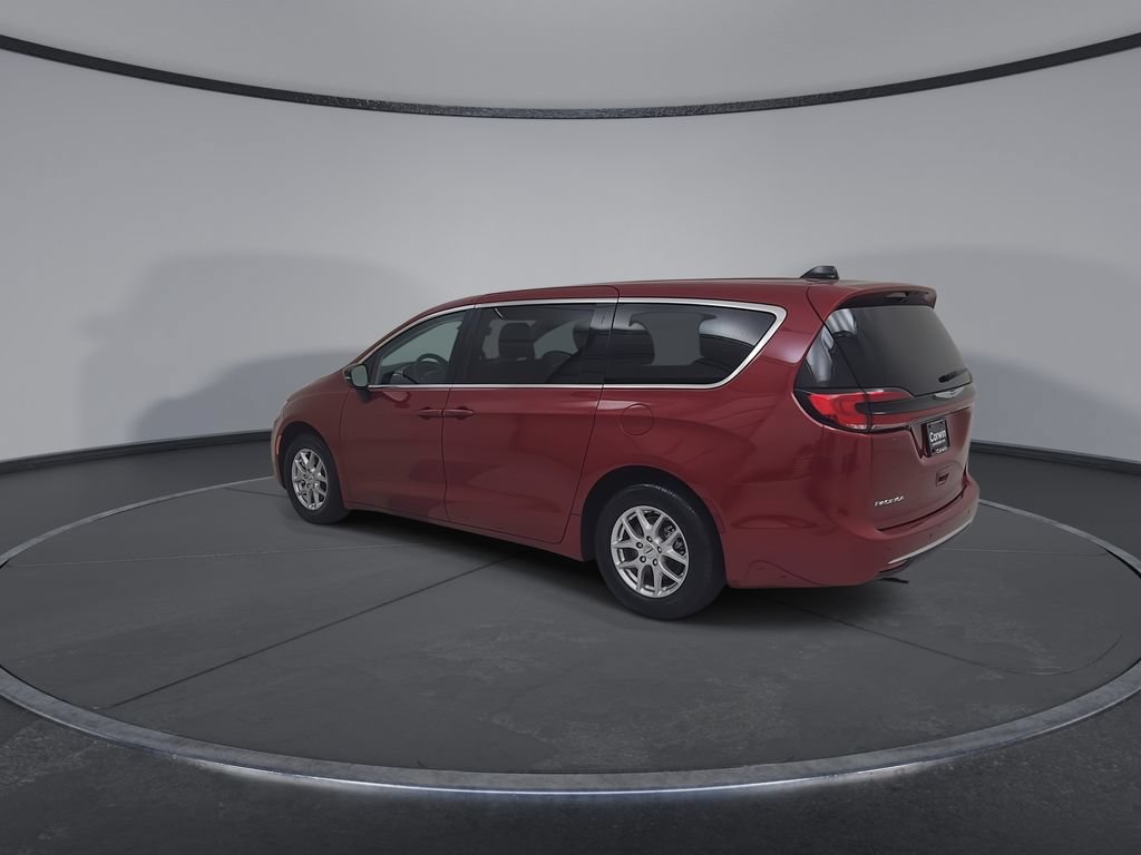 Used 2024 Chrysler Pacifica Touring-L FWD image 13