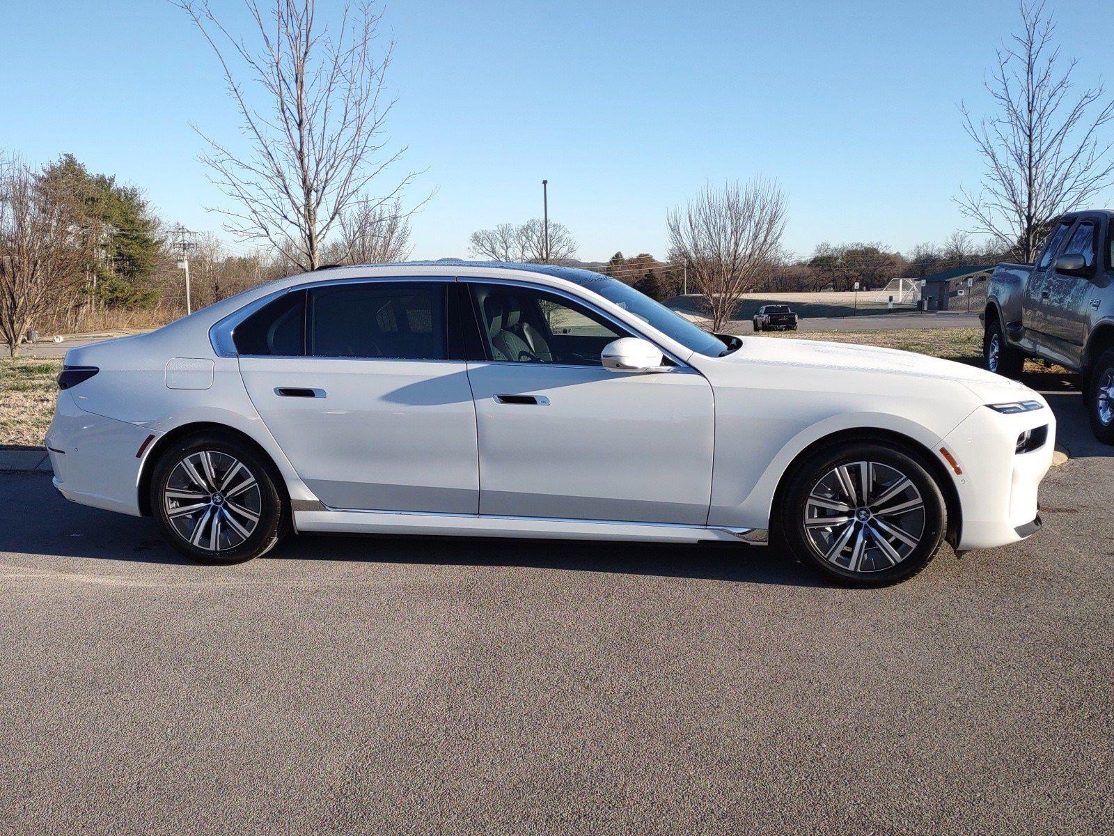 Used 2024 BMW i7 eDrive50 image 7