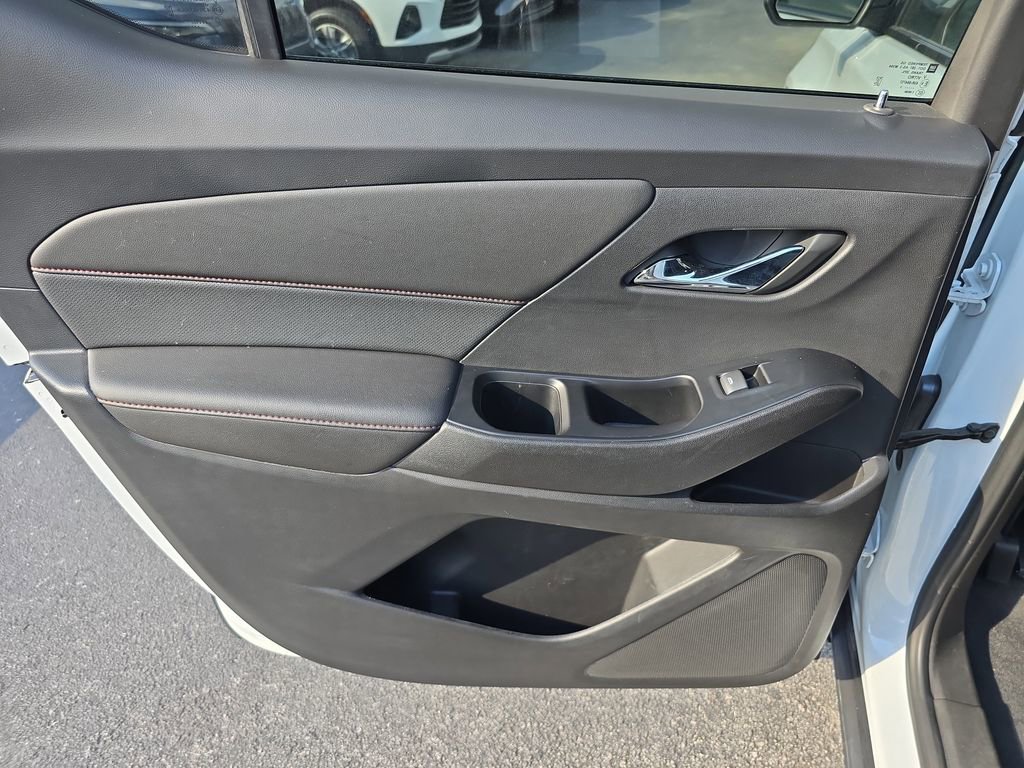 Used 2023 Chevrolet Traverse RS image 9