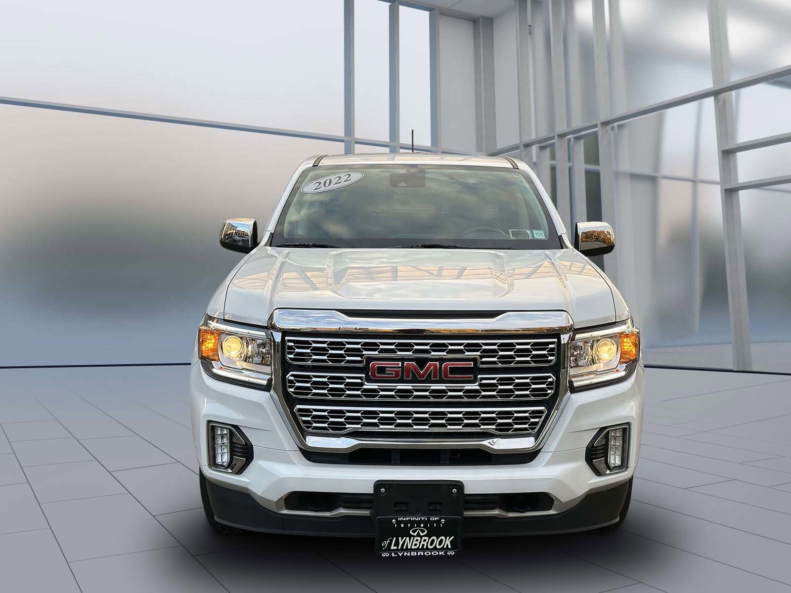 Used 2022 GMC Canyon Denali image 2
