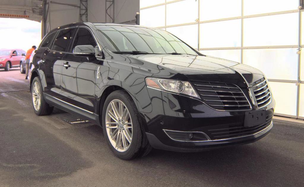 Used 2019 Lincoln MKT AWD image 1