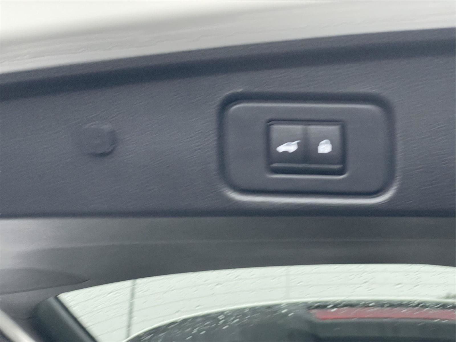 Used 2023 Nissan Pathfinder SL AWD/4WD image 10