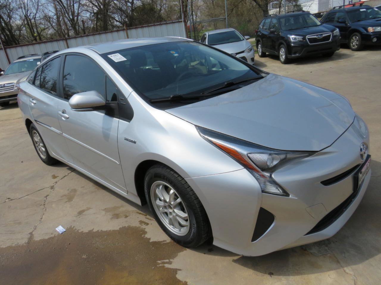 Used 2016 Toyota Prius Two FWD image 3