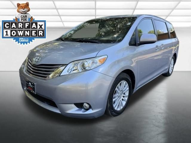 Used 2015 Toyota Sienna XLE w/ XLE Navigation Package FWD image 1