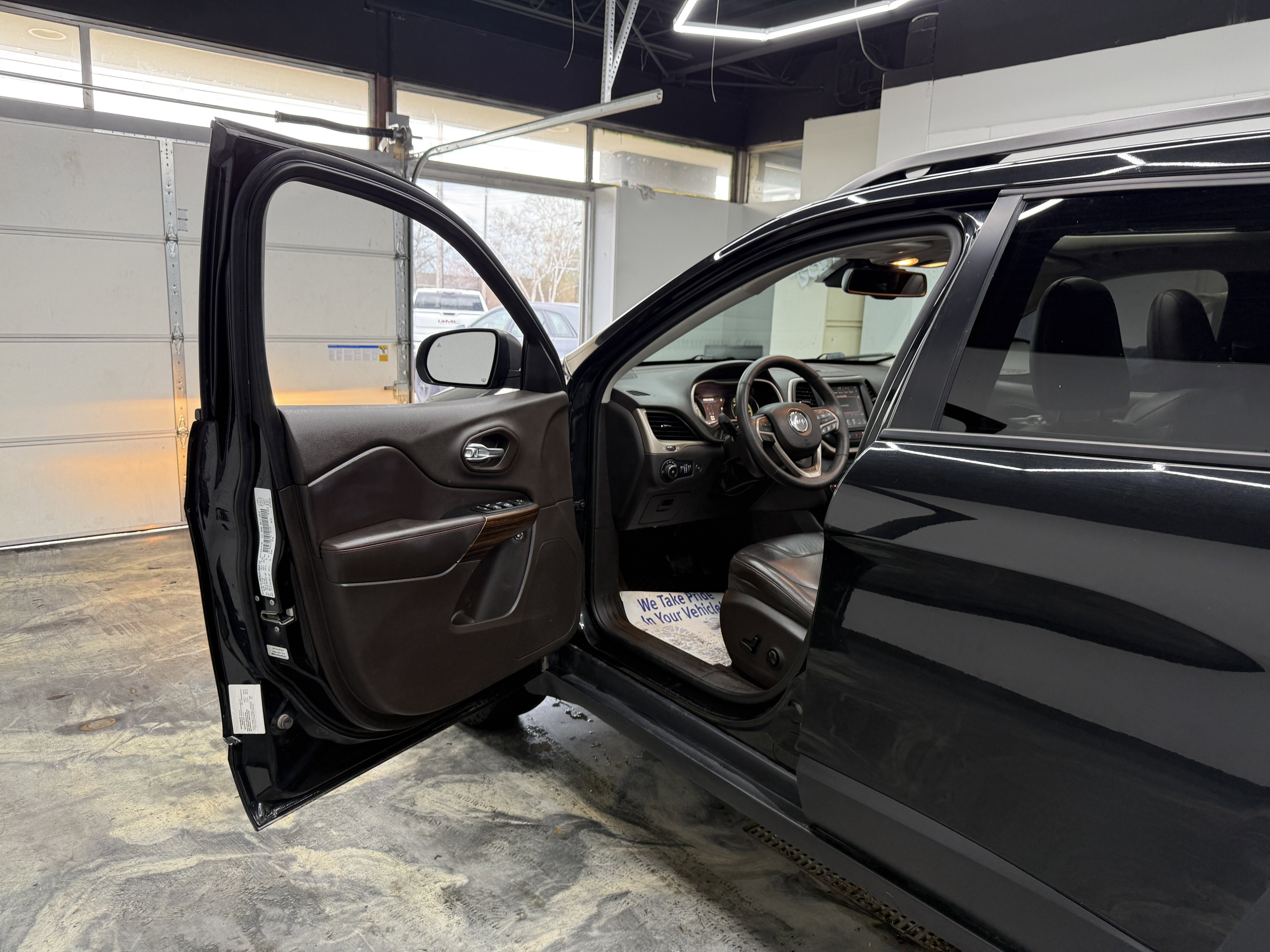 Used 2014 Jeep Cherokee Trailhawk w/ Technology Group image 9