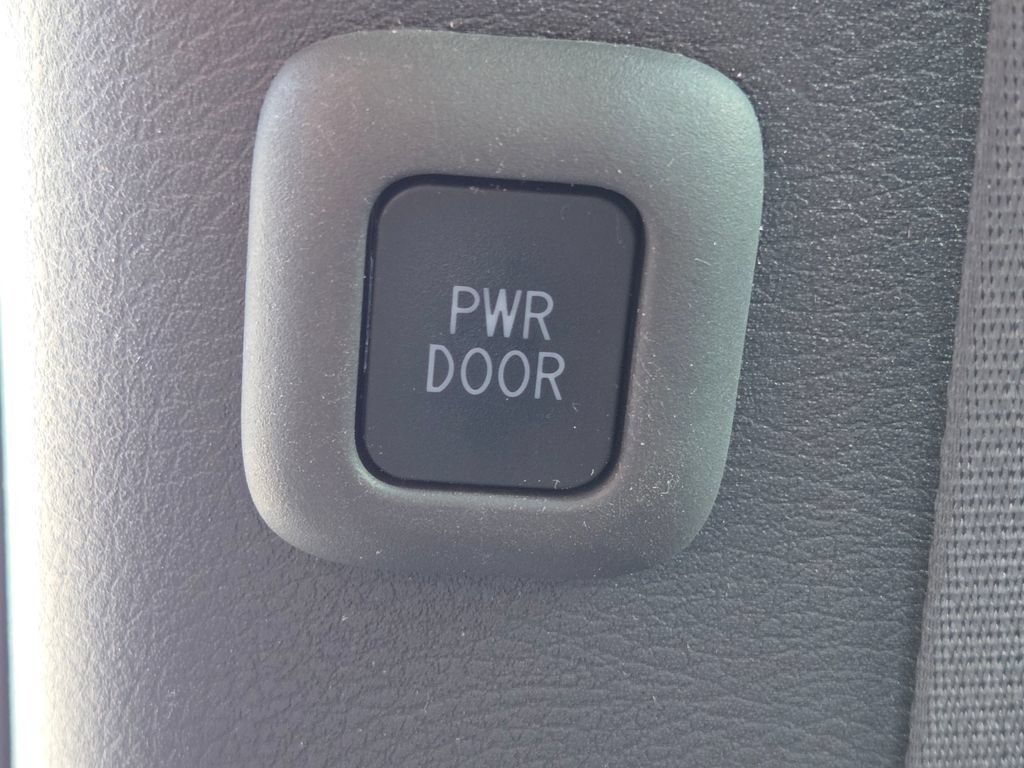 Used 2024 Toyota Sienna XLE FWD image 34
