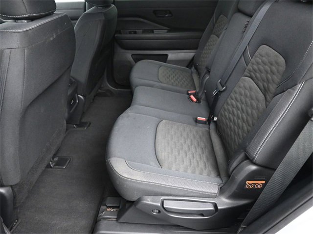 Used 2024 Nissan Pathfinder S image 19