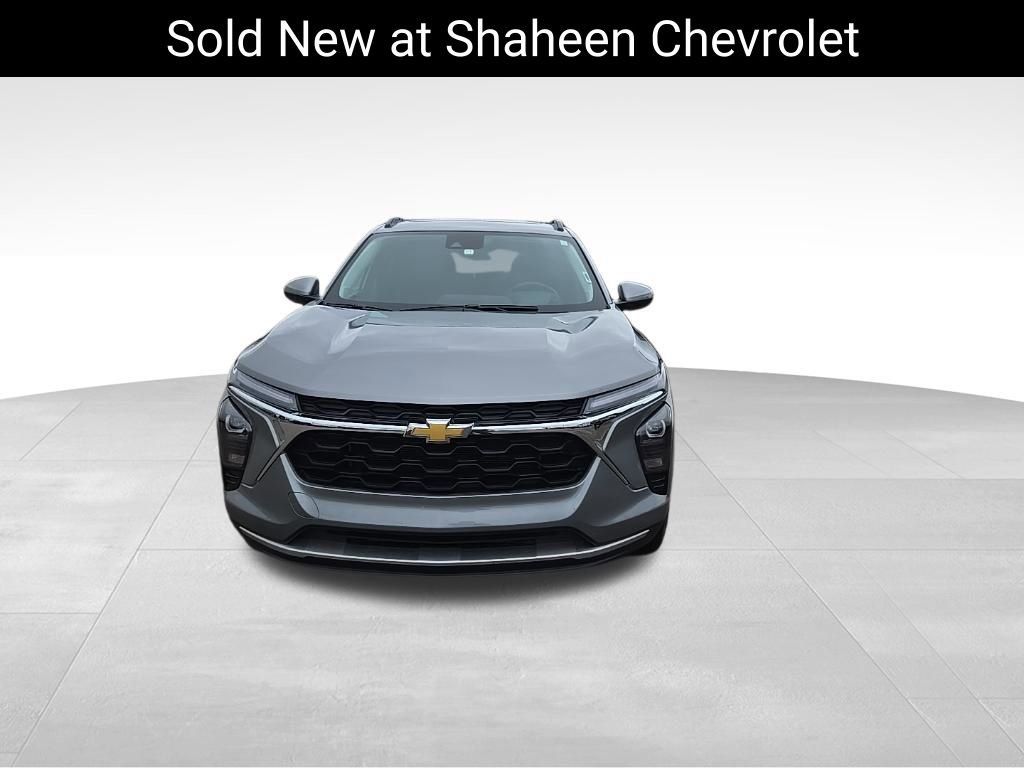 Used 2024 Chevrolet Trax LT w/ Sunroof Package image 8