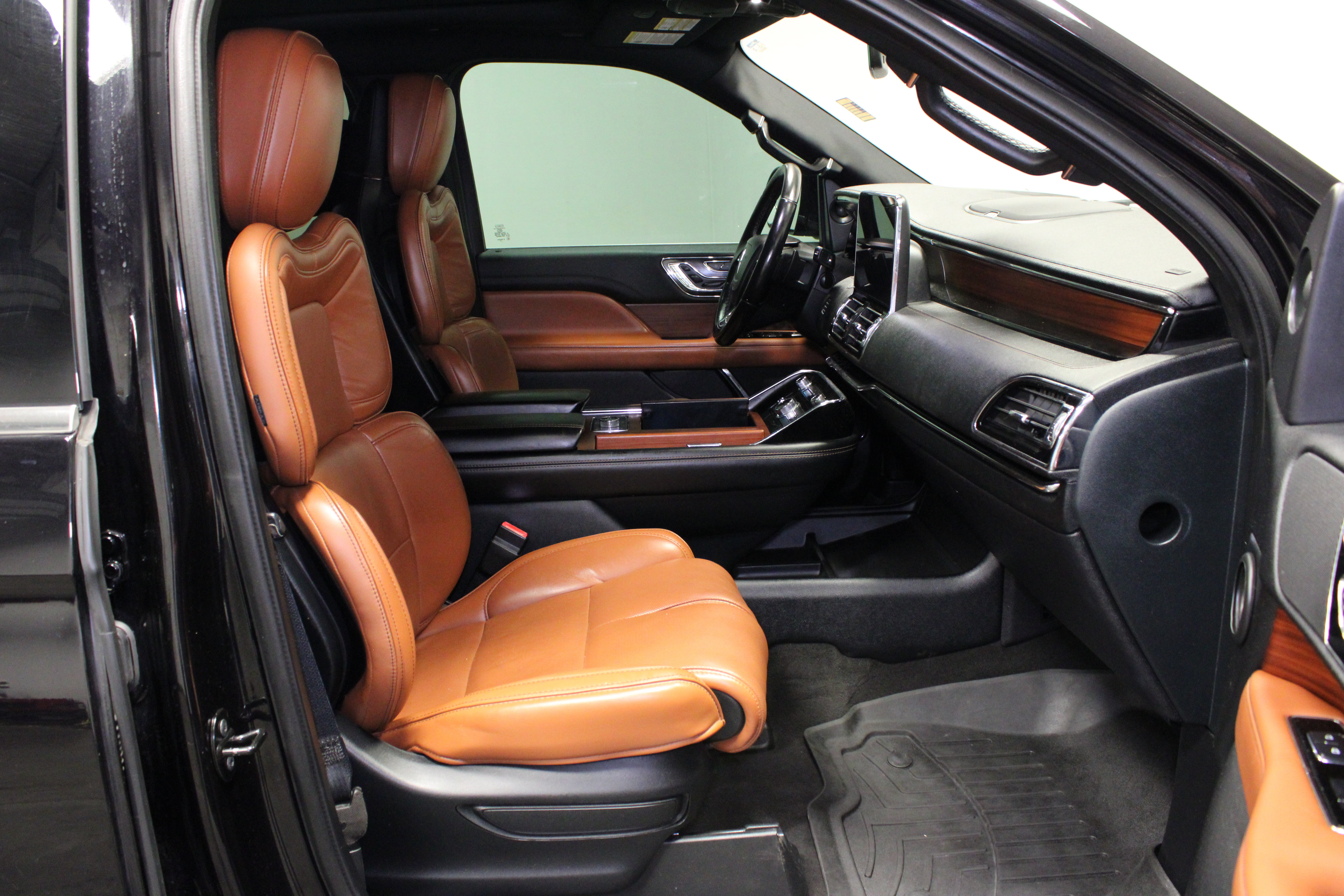 Used 2019 Lincoln Navigator L Reserve AWD/4WD image 16