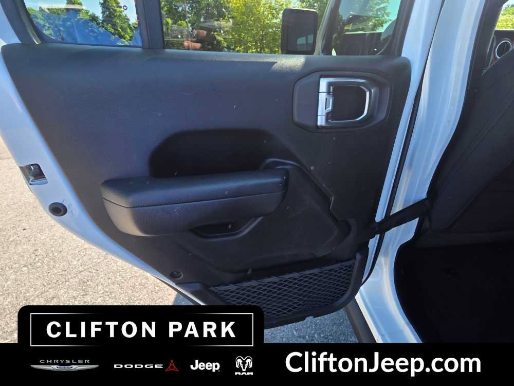 Used 2023 Jeep Gladiator Rubicon w/ Cold Weather Group AWD/4WD image 12