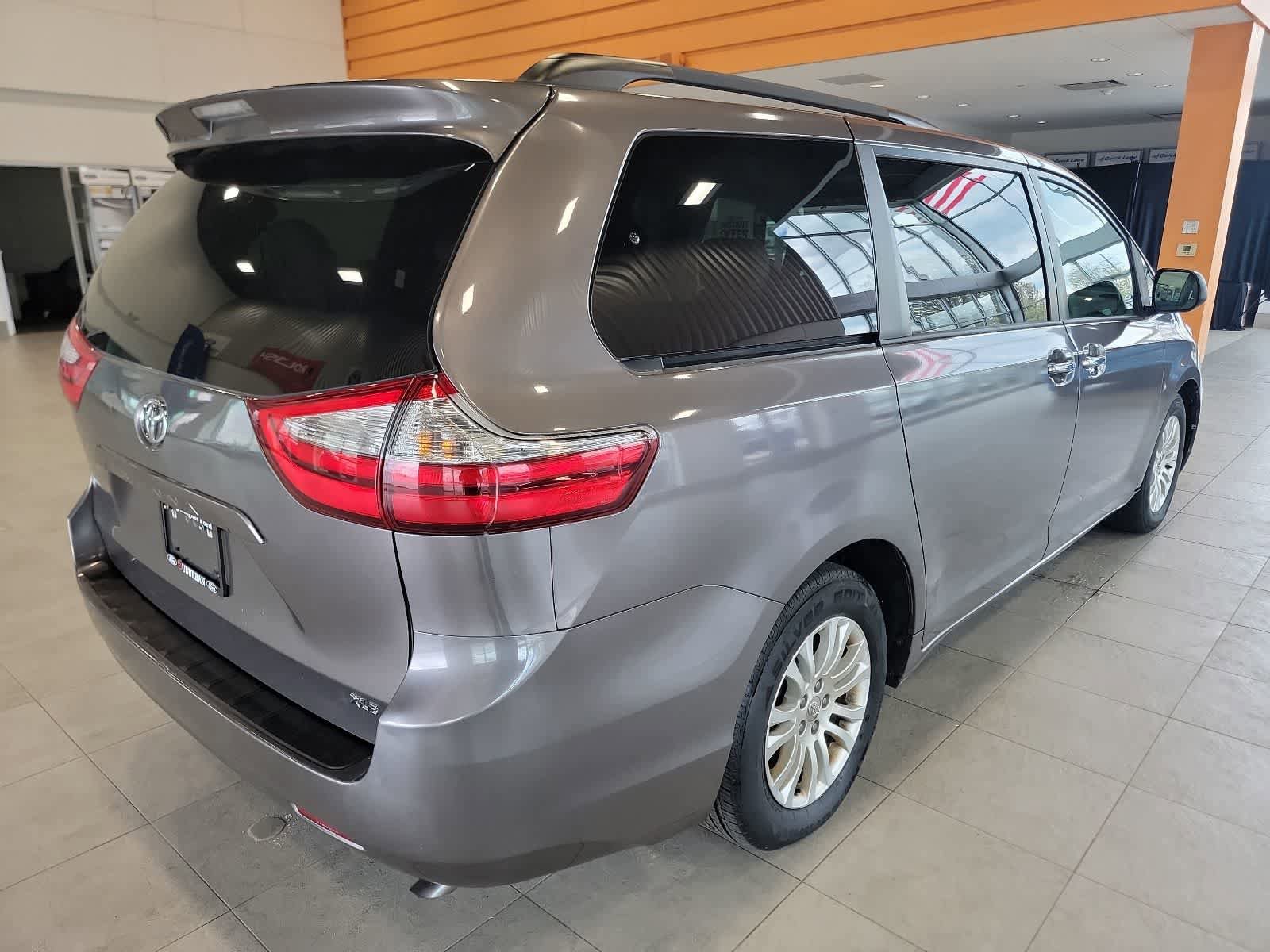 Used 2016 Toyota Sienna XLE FWD image 7