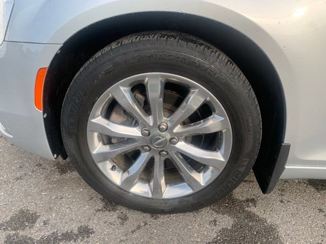 Used 2020 Chrysler 300 Touring L w/ Value Package AWD/4WD image 23