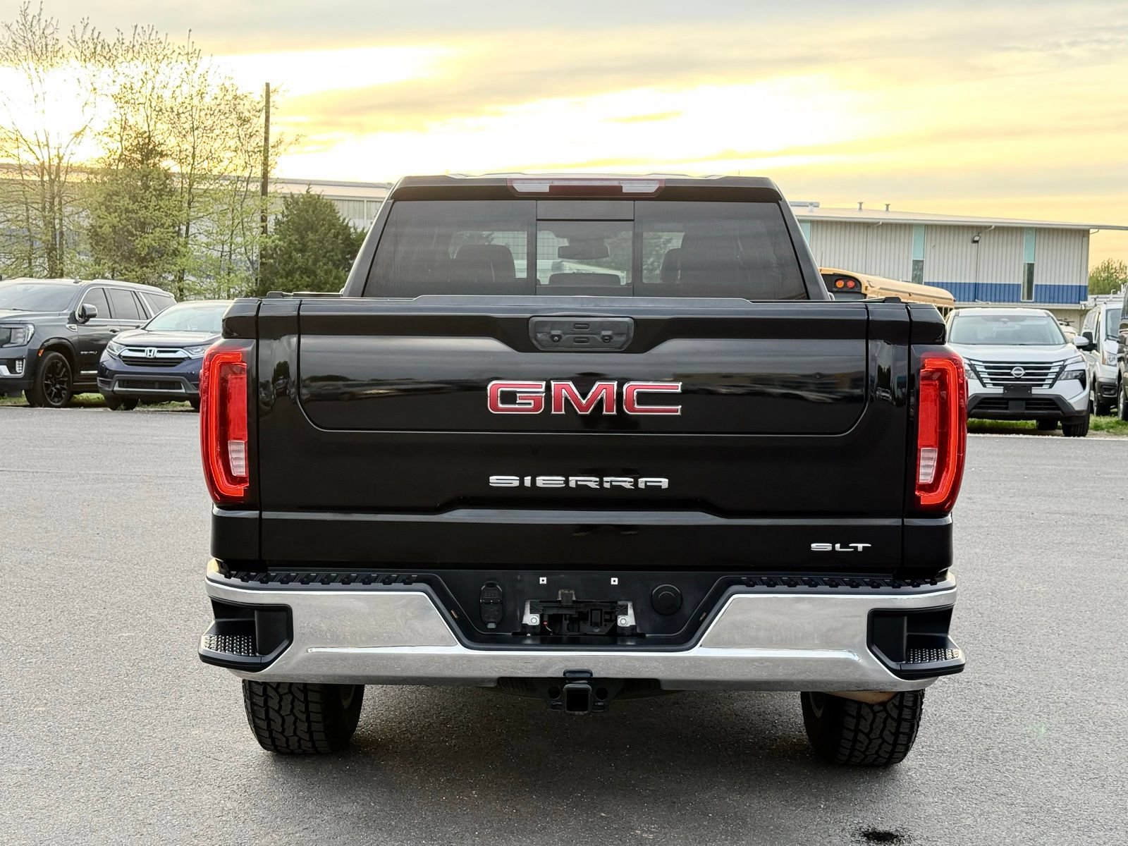 Used 2022 GMC Sierra 1500 SLT w/ SLT Convenience Package AWD/4WD image 12