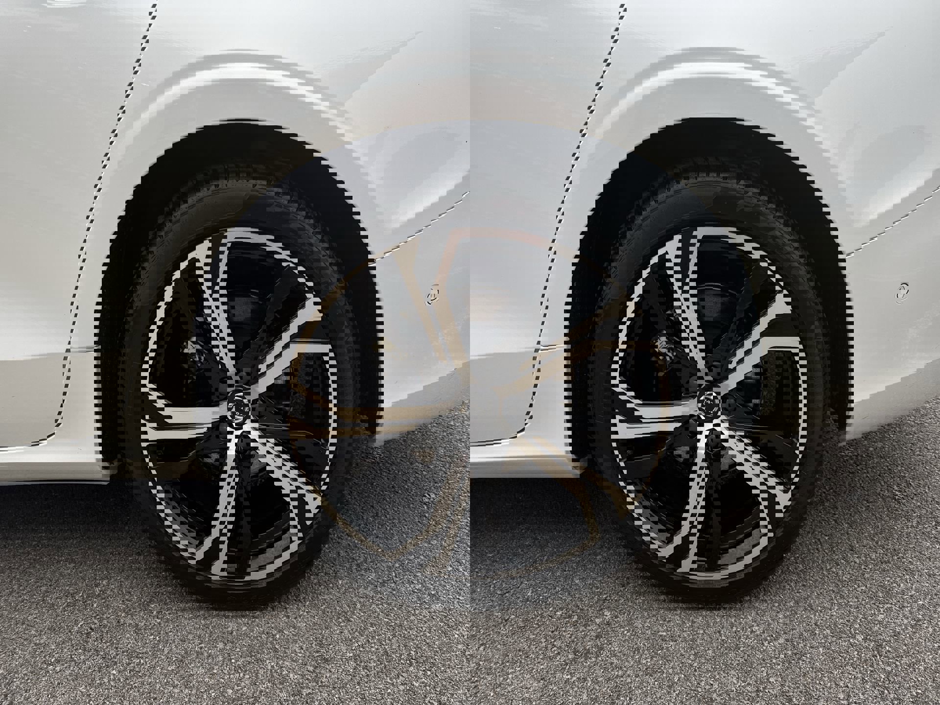 Used 2024 Volvo S60 B5 Plus w/ Climate Package image 34