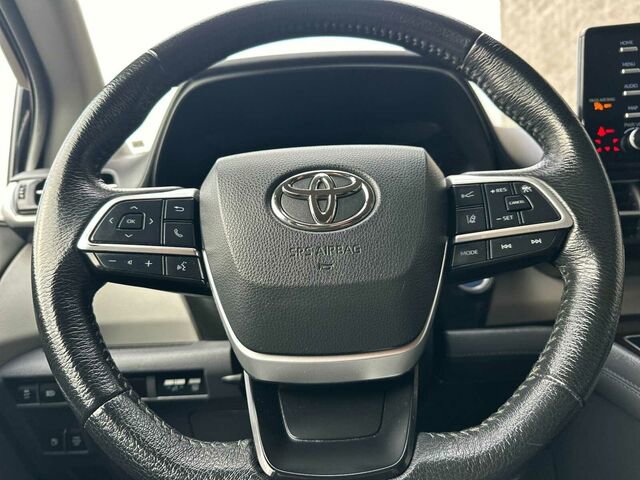 Used 2022 Toyota Sienna XLE image 27