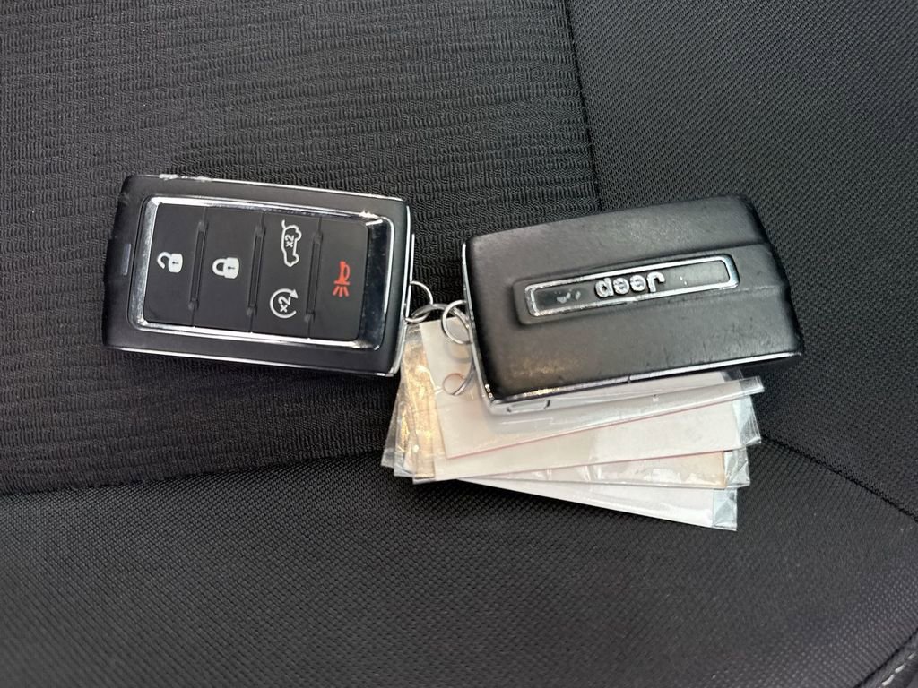 Used 2023 Jeep Grand Cherokee L Laredo w/ Luxury Tech Group I image 37