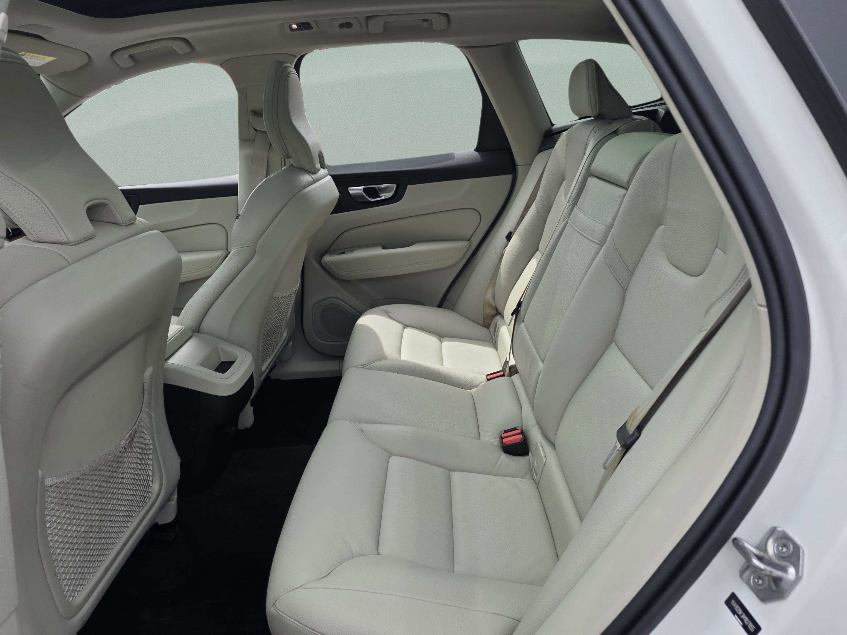 Used 2021 Volvo XC60 T5 Momentum w/ Climate Package image 24