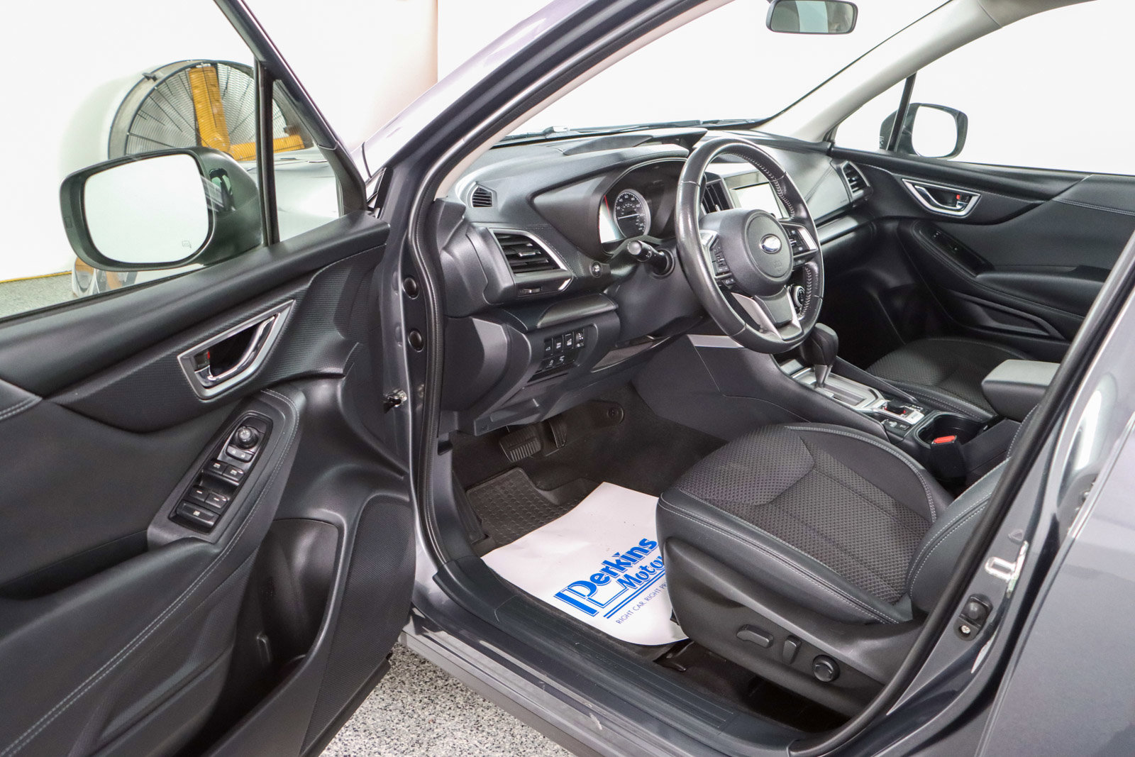 Used 2023 Subaru Forester Premium AWD/4WD image 3