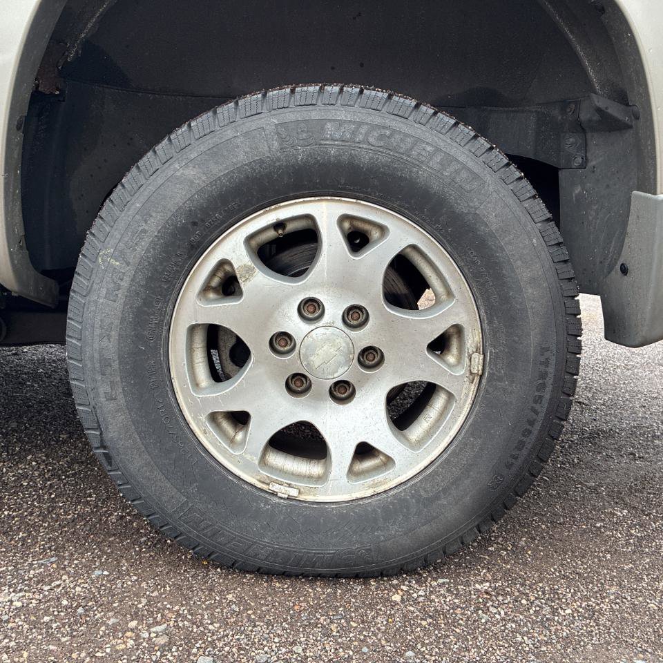 Used 2002 Chevrolet Suburban Z71 image 29