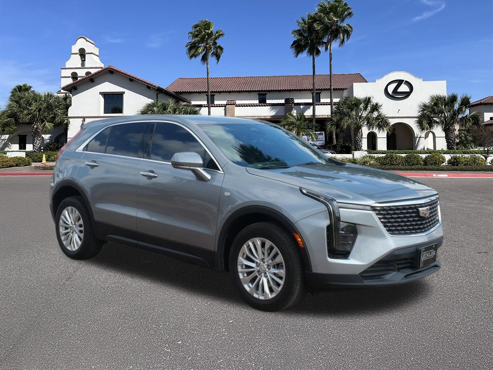 Used 2024 Cadillac XT4 Luxury image 1