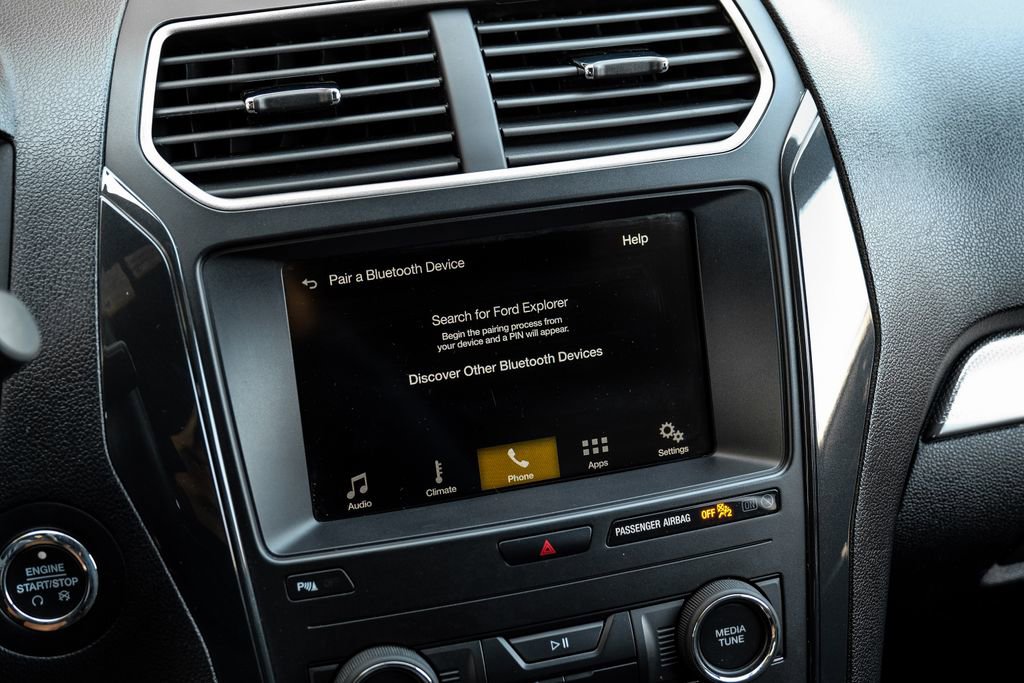 Used 2018 Ford Explorer XLT w/ Equipment Group 202A FWD image 38
