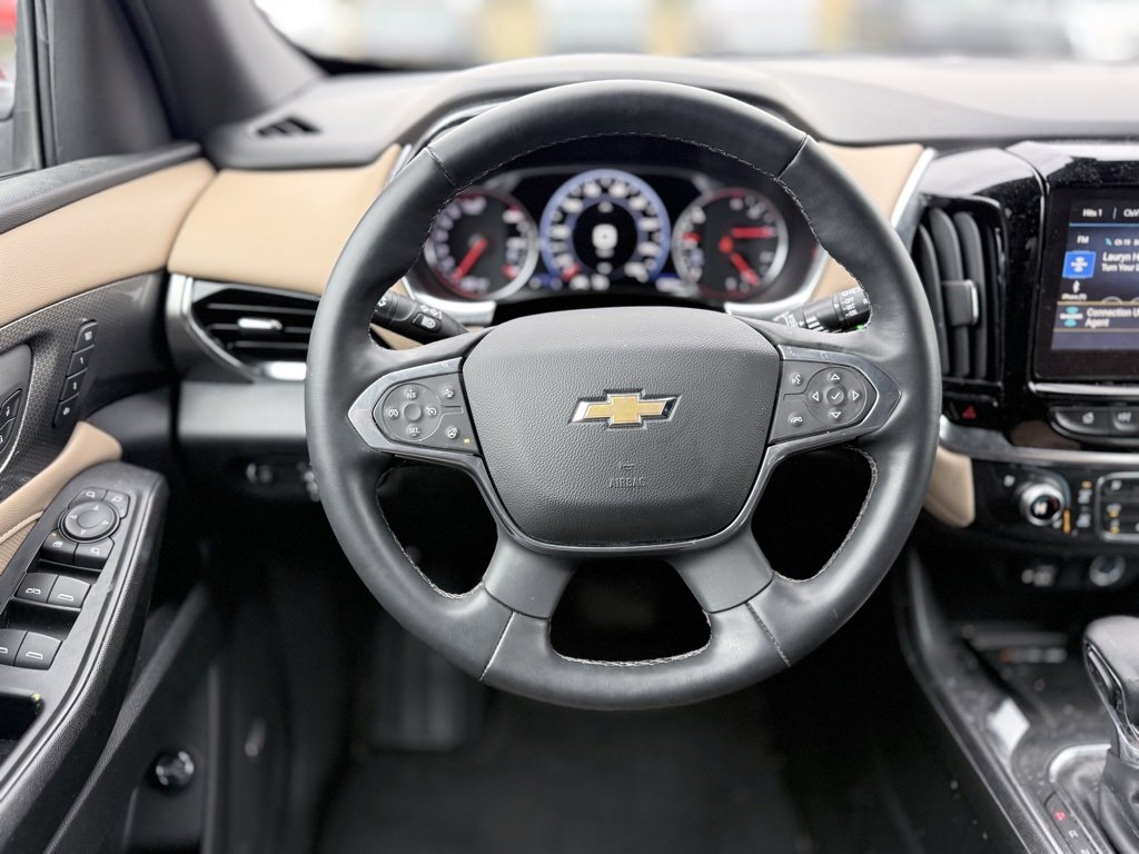 Used 2023 Chevrolet Traverse Premier image 12